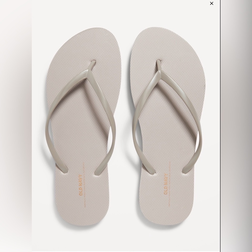 NWT Old Navy Flip Flops - Size 7 - Tan